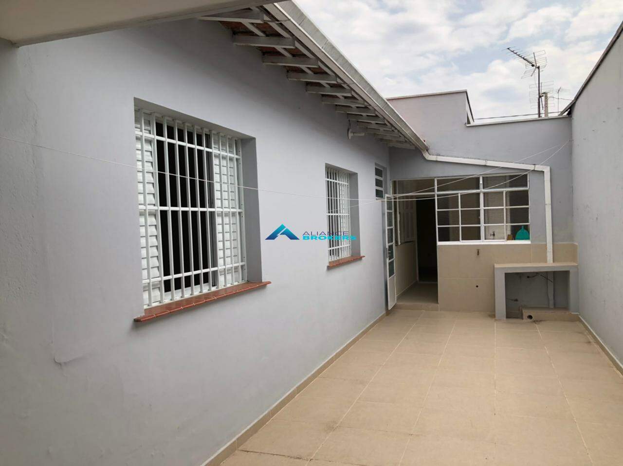 Casa à venda com 3 quartos, 157m² - Foto 1