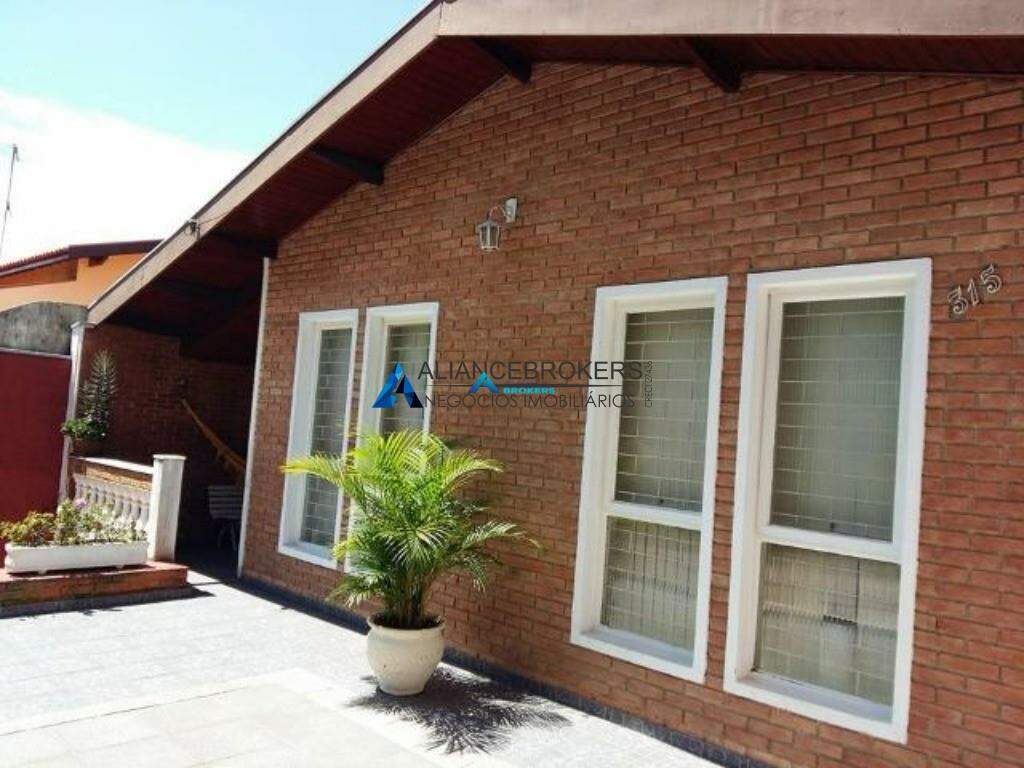 Casa à venda com 3 quartos, 278m² - Foto 1