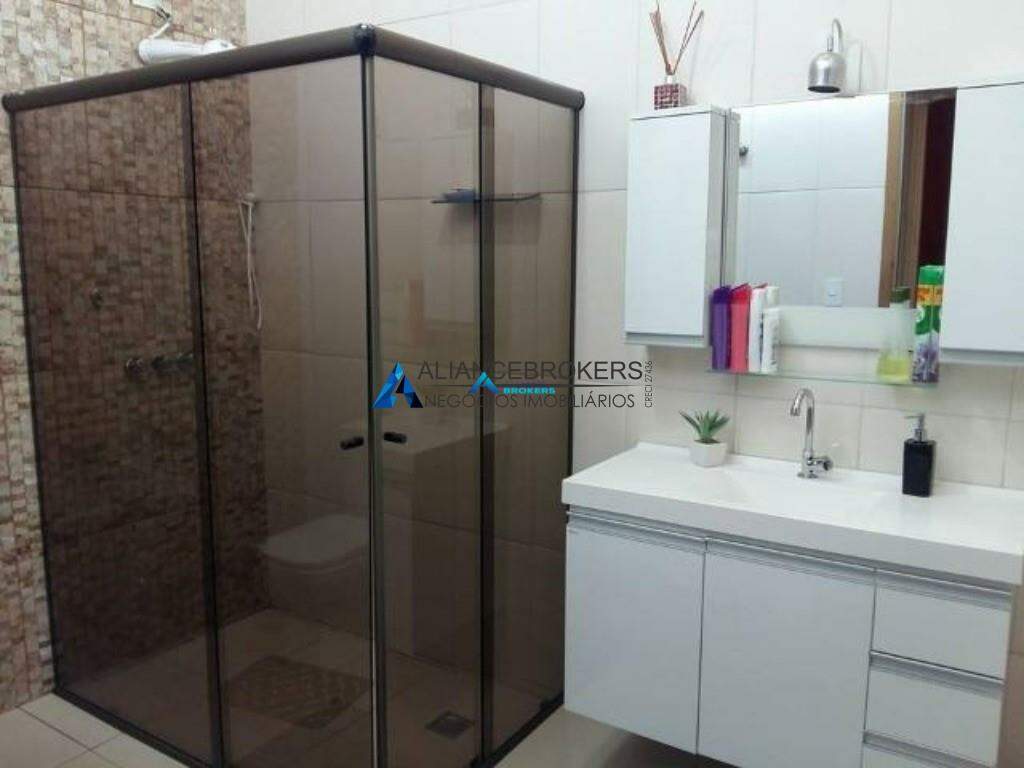 Casa à venda com 3 quartos, 278m² - Foto 4