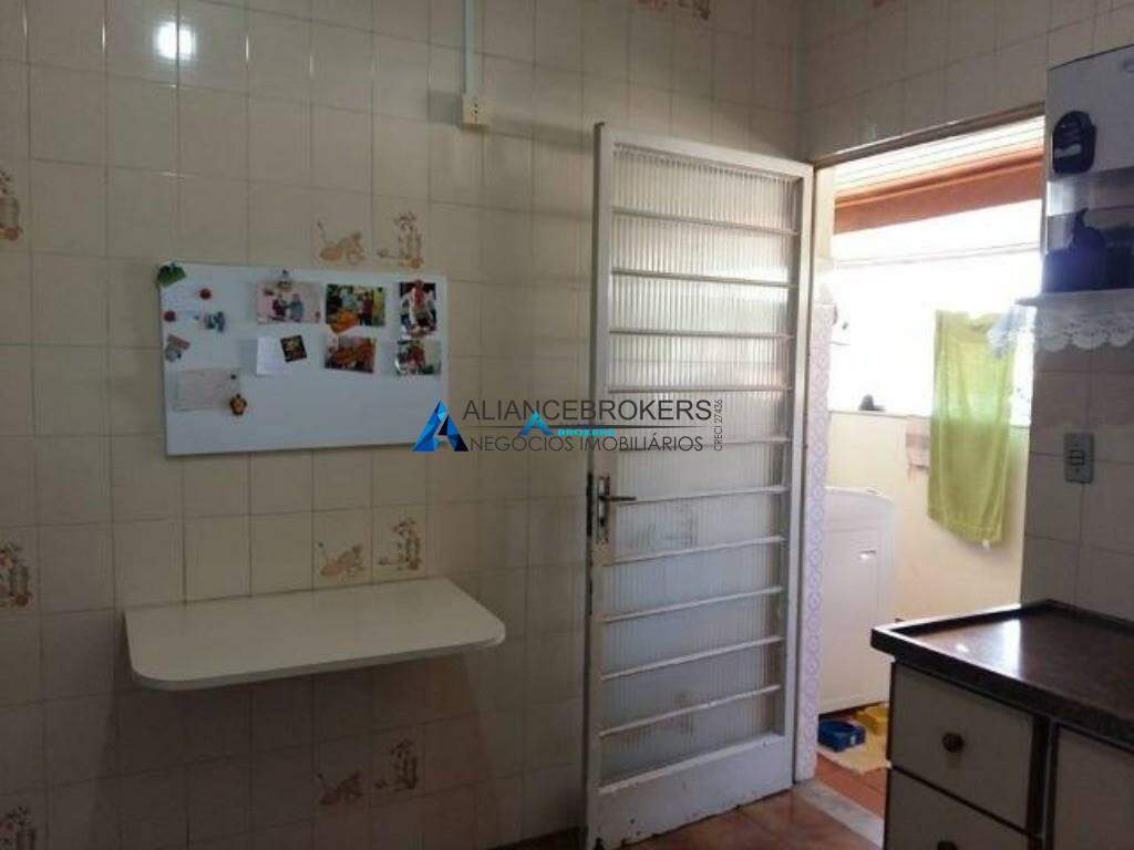 Casa à venda com 3 quartos, 278m² - Foto 8