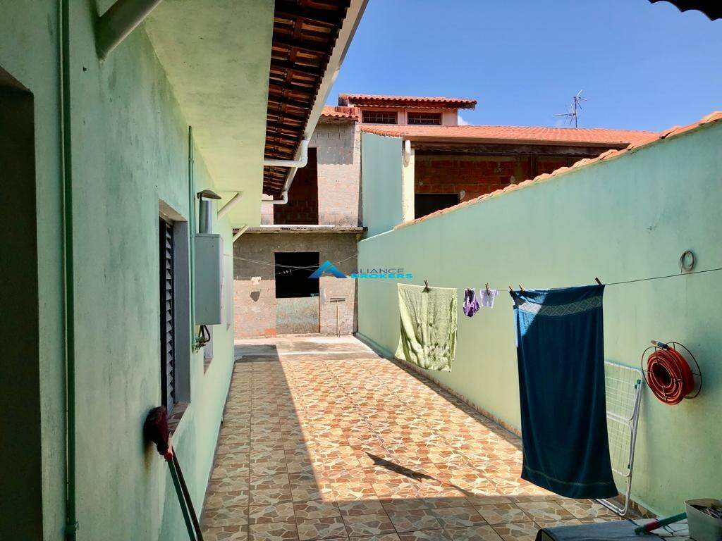 Casa à venda com 3 quartos, 218m² - Foto 20