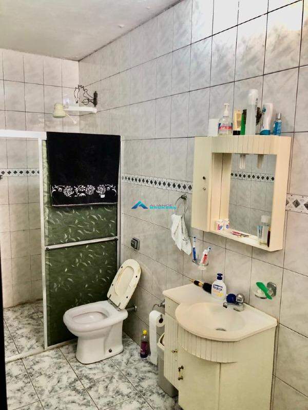 Casa à venda com 3 quartos, 218m² - Foto 14