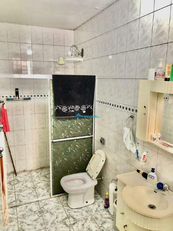 Casa à venda com 3 quartos, 218m² - Foto 15