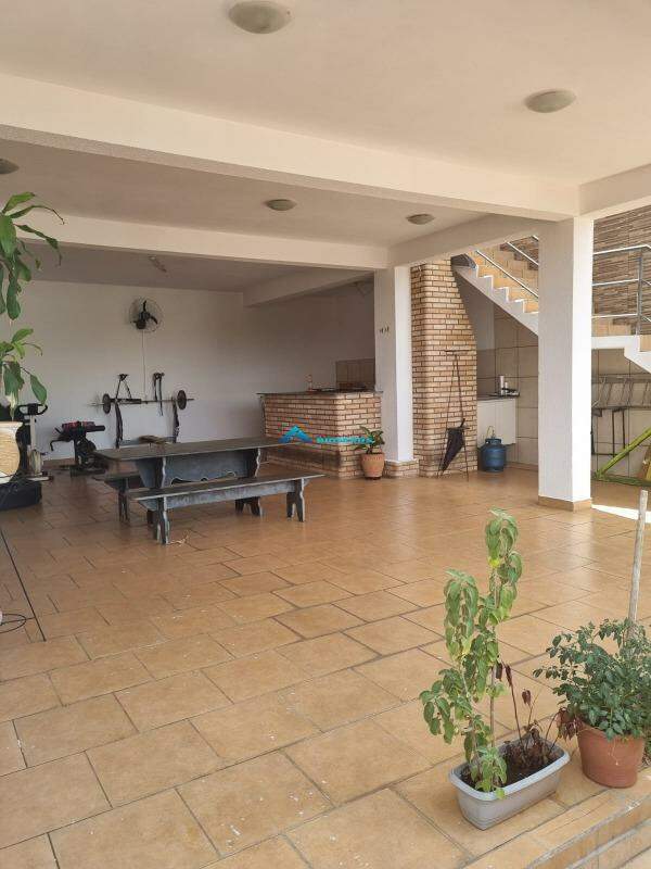 Casa à venda com 3 quartos, 250m² - Foto 19