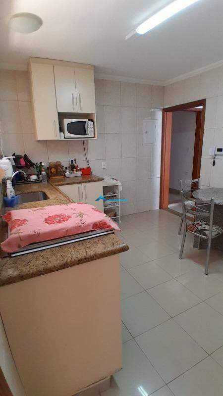 Casa à venda com 3 quartos, 250m² - Foto 8