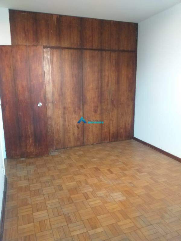 Casa à venda com 3 quartos, 279m² - Foto 8