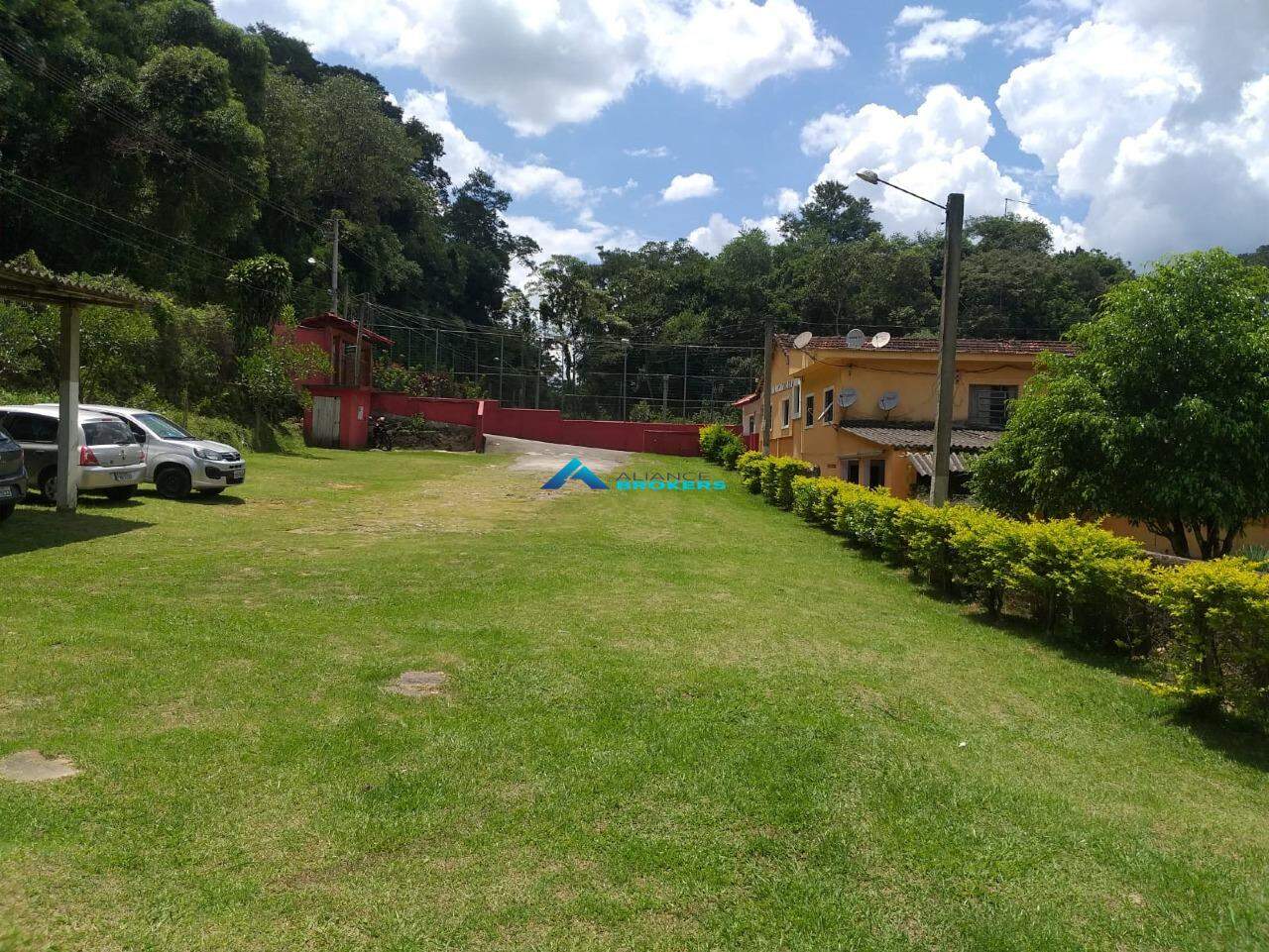 Fazenda à venda com 5 quartos, 1500m² - Foto 2