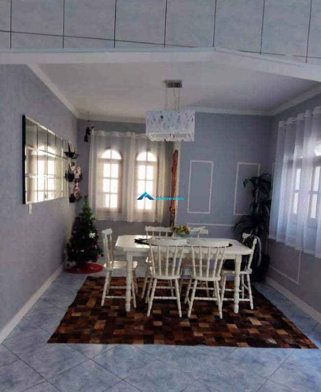 Casa à venda com 3 quartos, 180m² - Foto 3