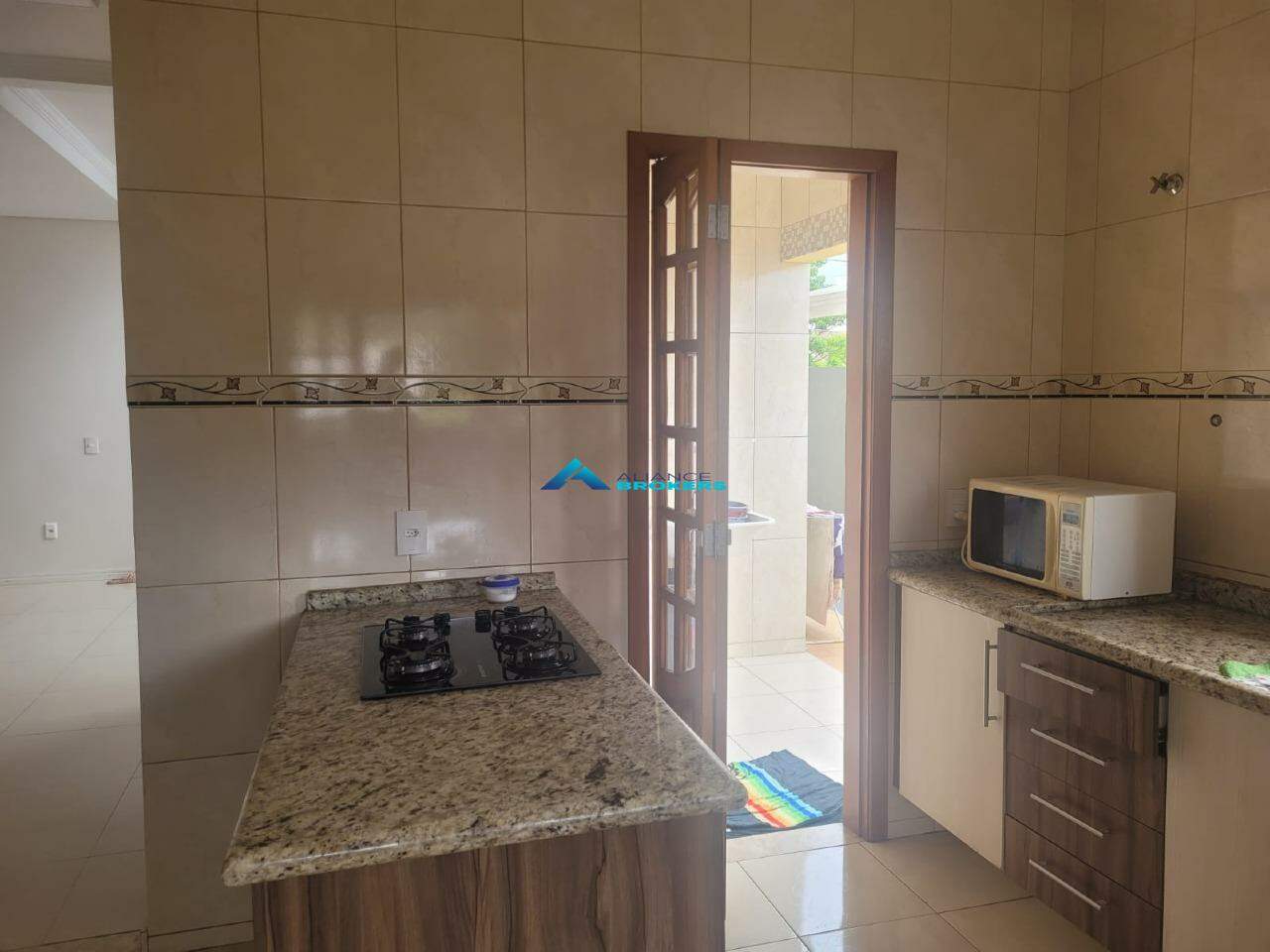 Casa à venda com 4 quartos, 200m² - Foto 9