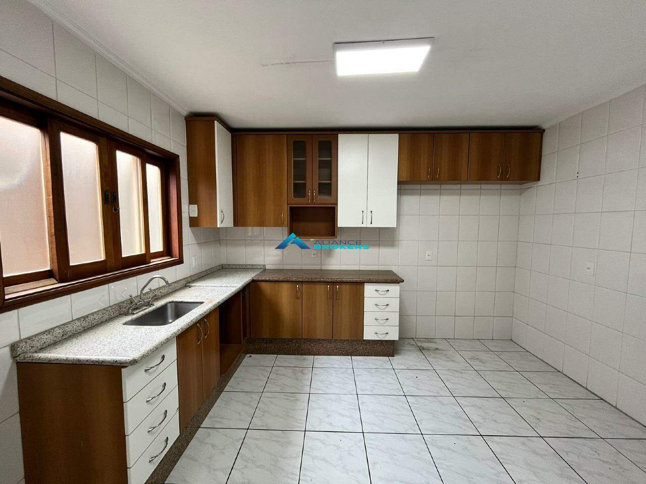 Casa para alugar com 3 quartos, 148m² - Foto 7