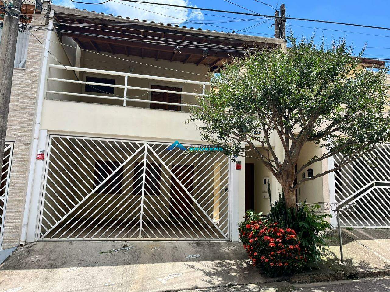 Casa para alugar com 3 quartos, 148m² - Foto 1