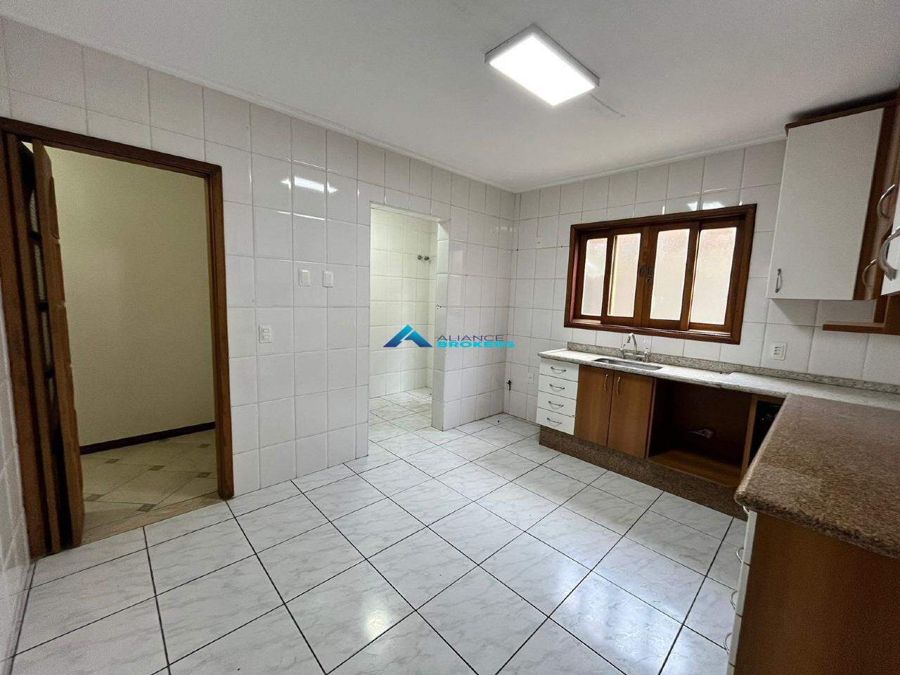 Casa para alugar com 3 quartos, 148m² - Foto 9