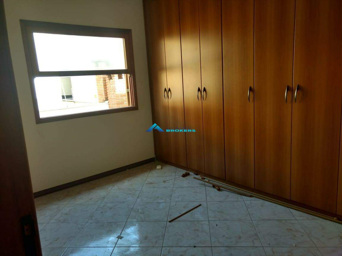 Casa para alugar com 3 quartos, 148m² - Foto 9