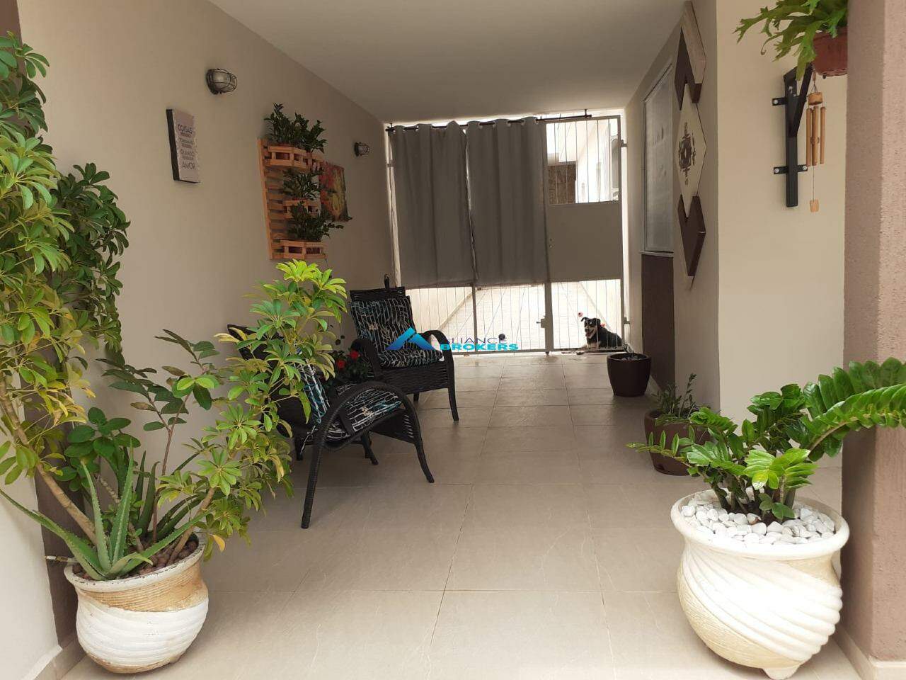 Casa à venda com 3 quartos, 160m² - Foto 2