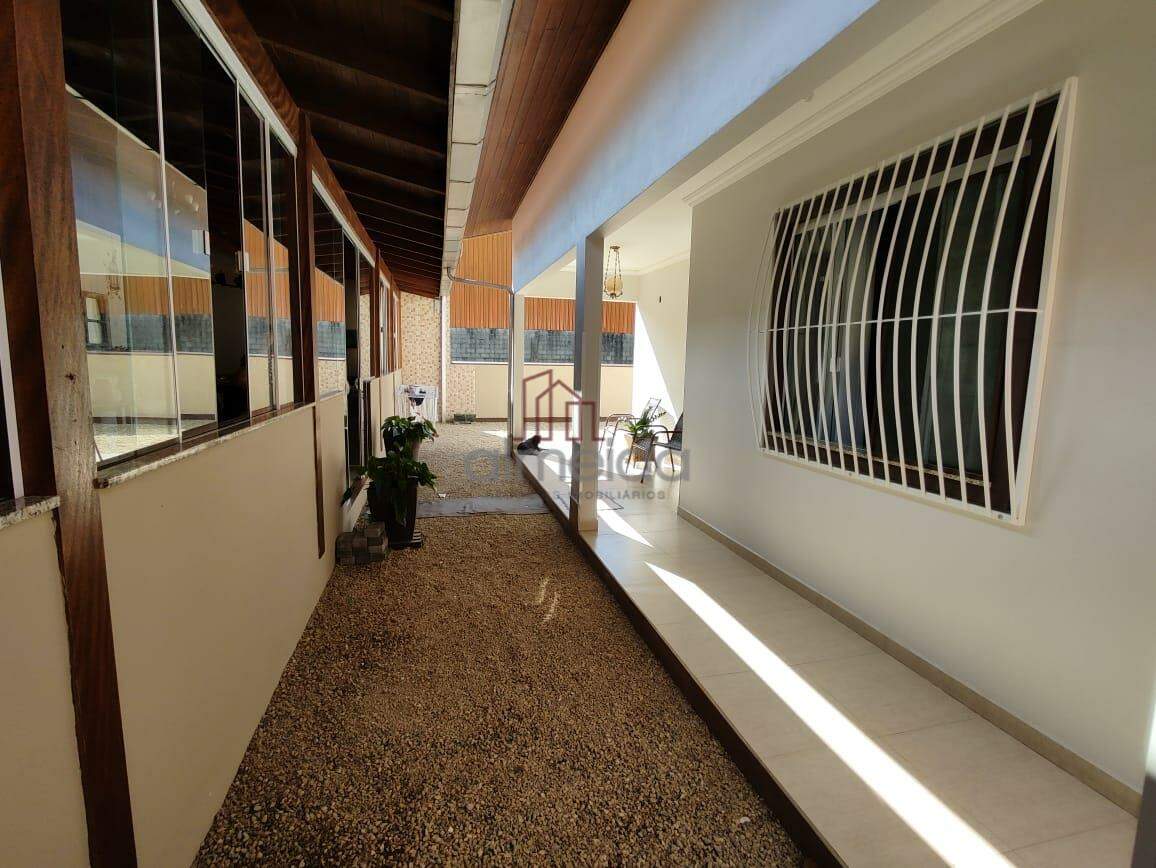 Casa de 2 quartos, 250m² no bairro Centro, em Guabiruba | Eu Corretor