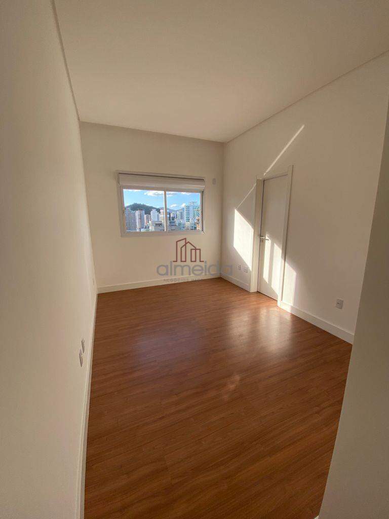 Apartamento de 164m² no bairro Meia Praia, em Itapema | Eu Corretor