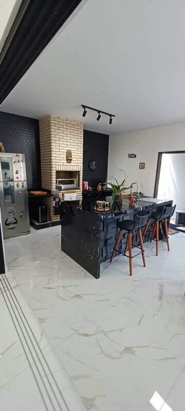 Casa em condomínio à venda no Portal das Estrelas I: 