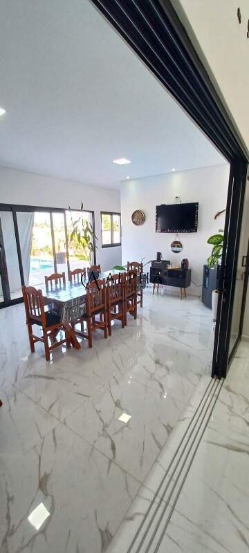 Casa em condomínio à venda no Portal das Estrelas I: 