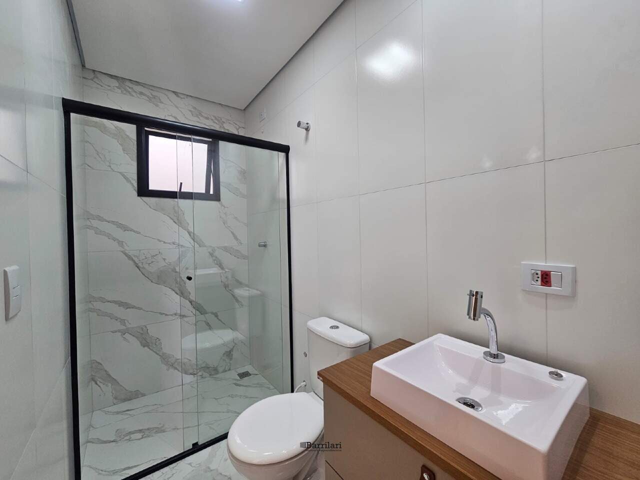 Casa à venda no Jardim Maria Paulina: banheiro suite