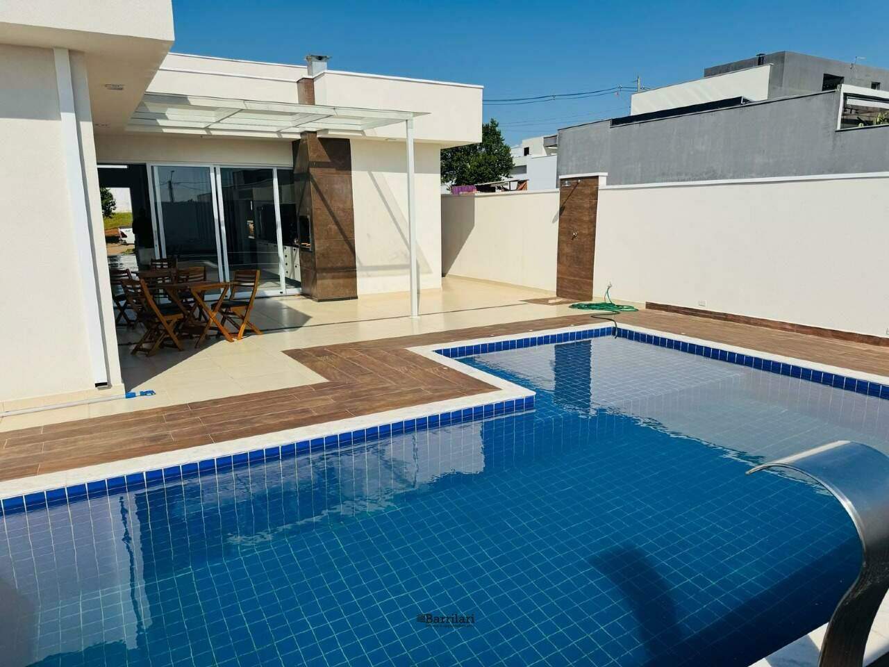 Casa em condomínio à venda no Portal das Estrelas III: 