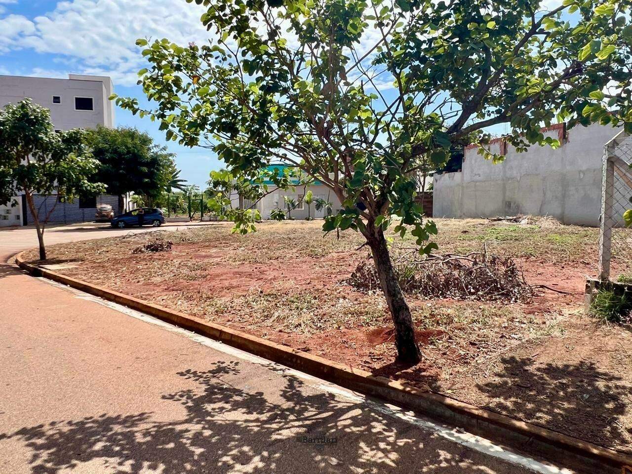 Terreno à venda no Portal Ville Azaleia: 