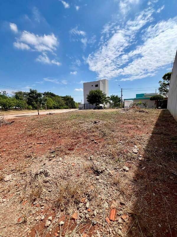 Terreno à venda no Portal Ville Azaleia: 