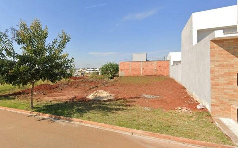 Terreno à venda no Portal Ville Jardins: 