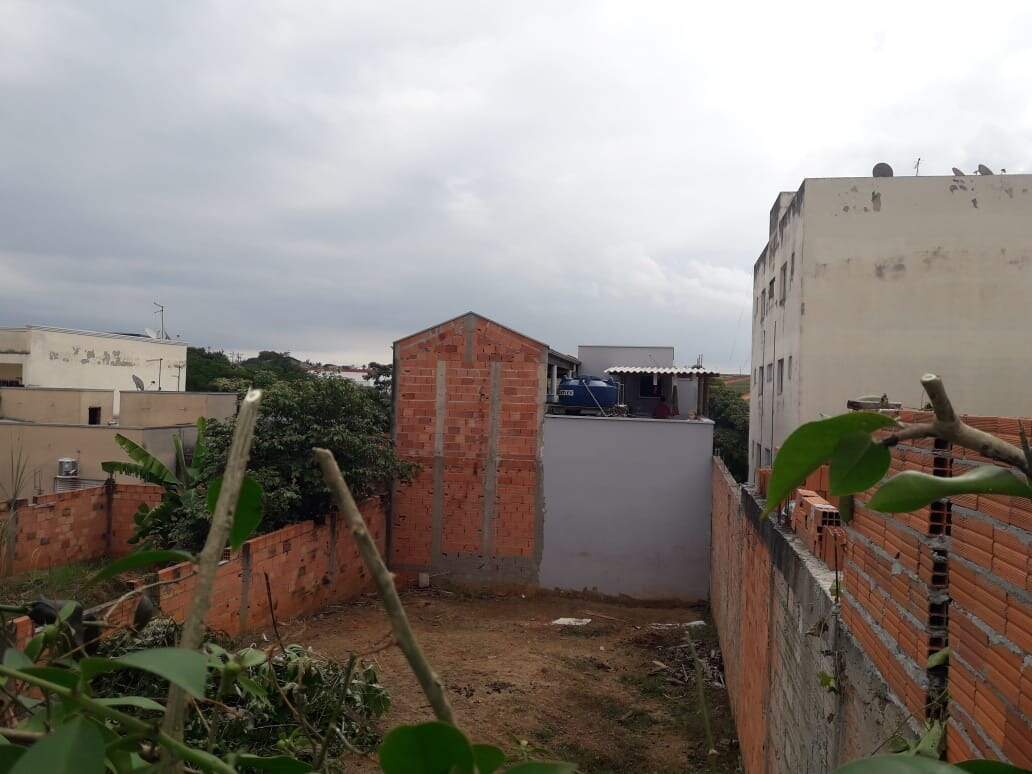 Terreno à venda no Residencial Água Branca: 