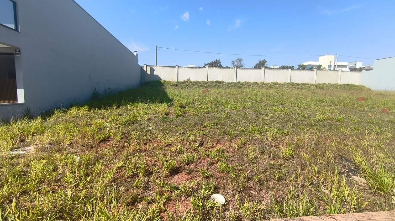 Terreno à venda no Portal Ville Jardins: 
