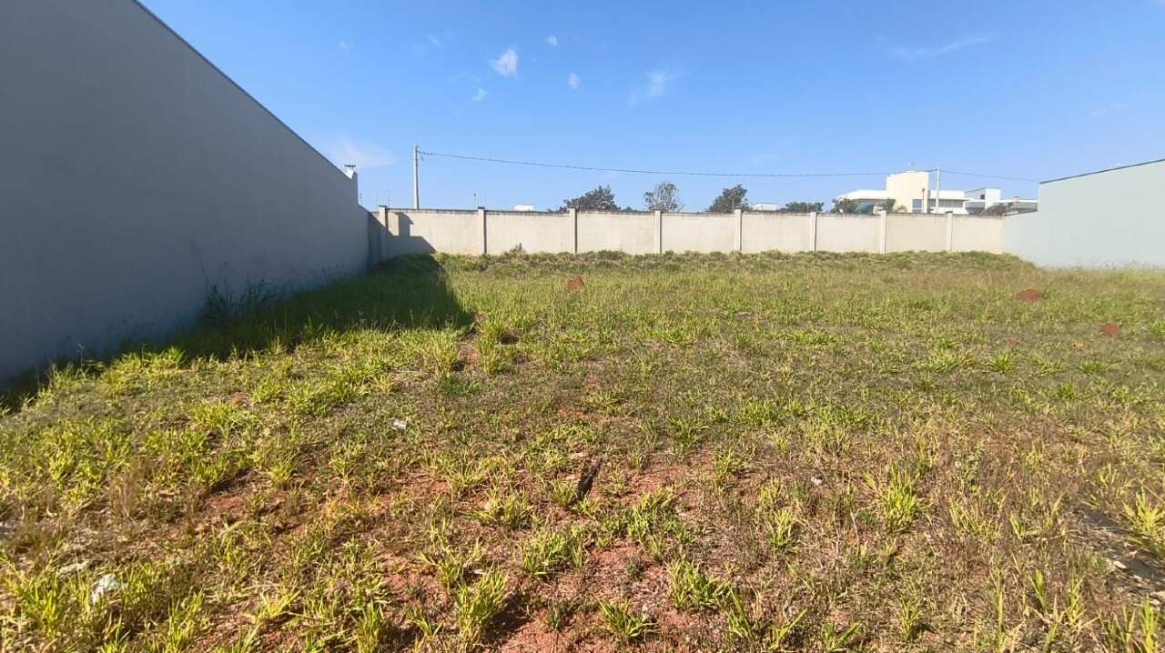 Terreno à venda no Portal Ville Jardins: 