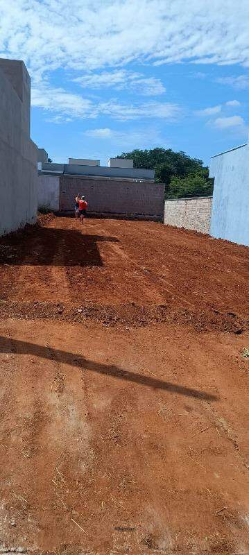 Terreno à venda no Vila dos Ipês: 