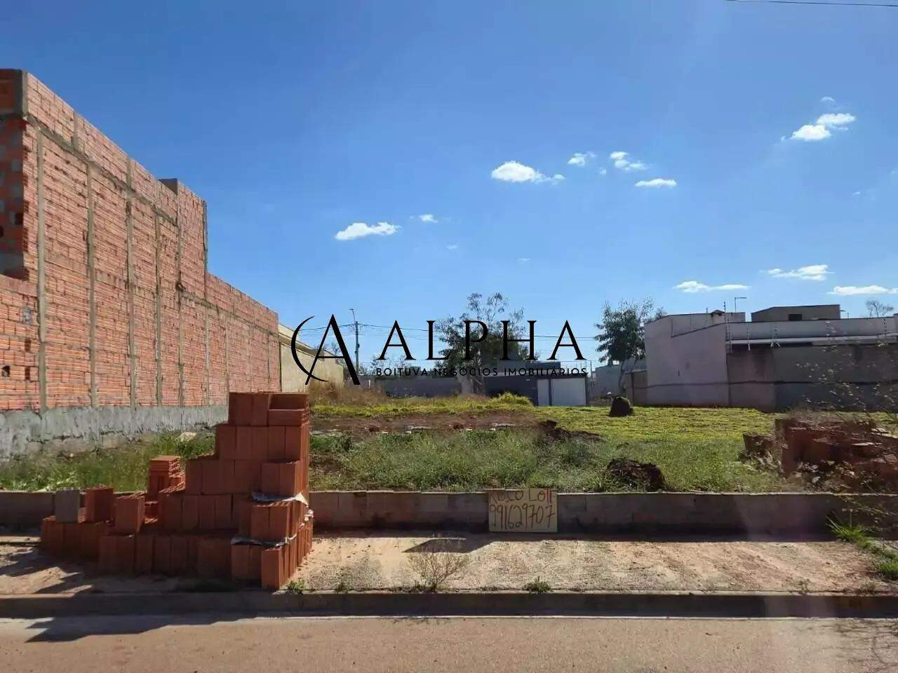 Terreno à venda no Portal Ville Jardins: 