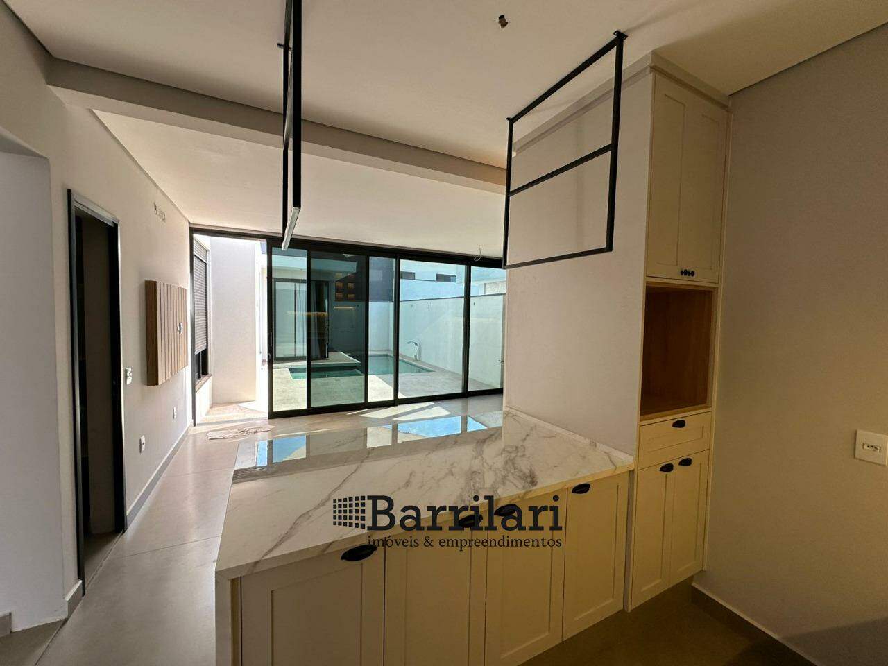 Casa em condomínio à venda no Portal Ville Jardins: 