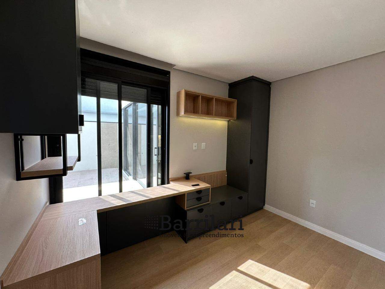 Casa em condomínio à venda no Portal Ville Jardins: 