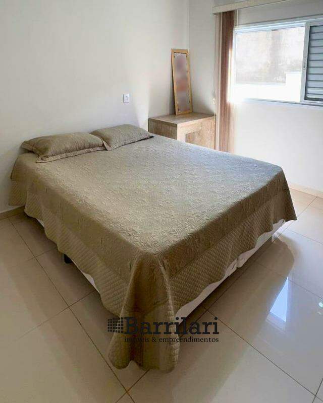 Casa em condomínio à venda no Jardim Julita: 