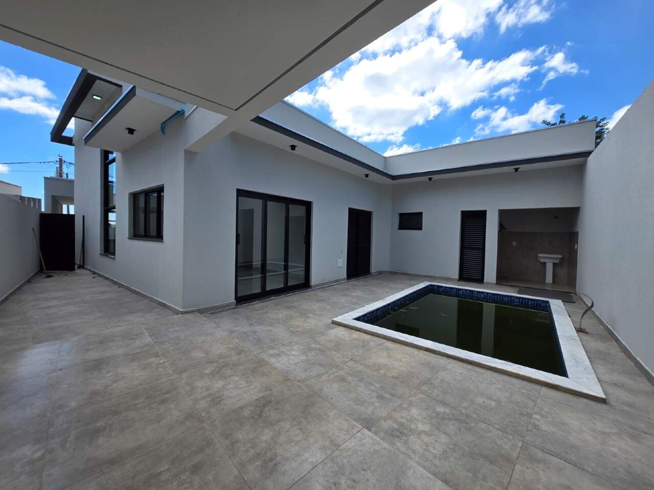 Casa em condomínio para aluguel no Tropicália Garden: 