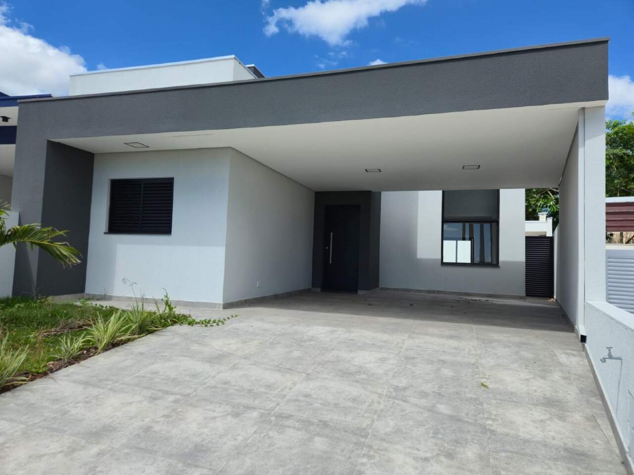 Casa em condomínio para aluguel no Tropicália Garden: 