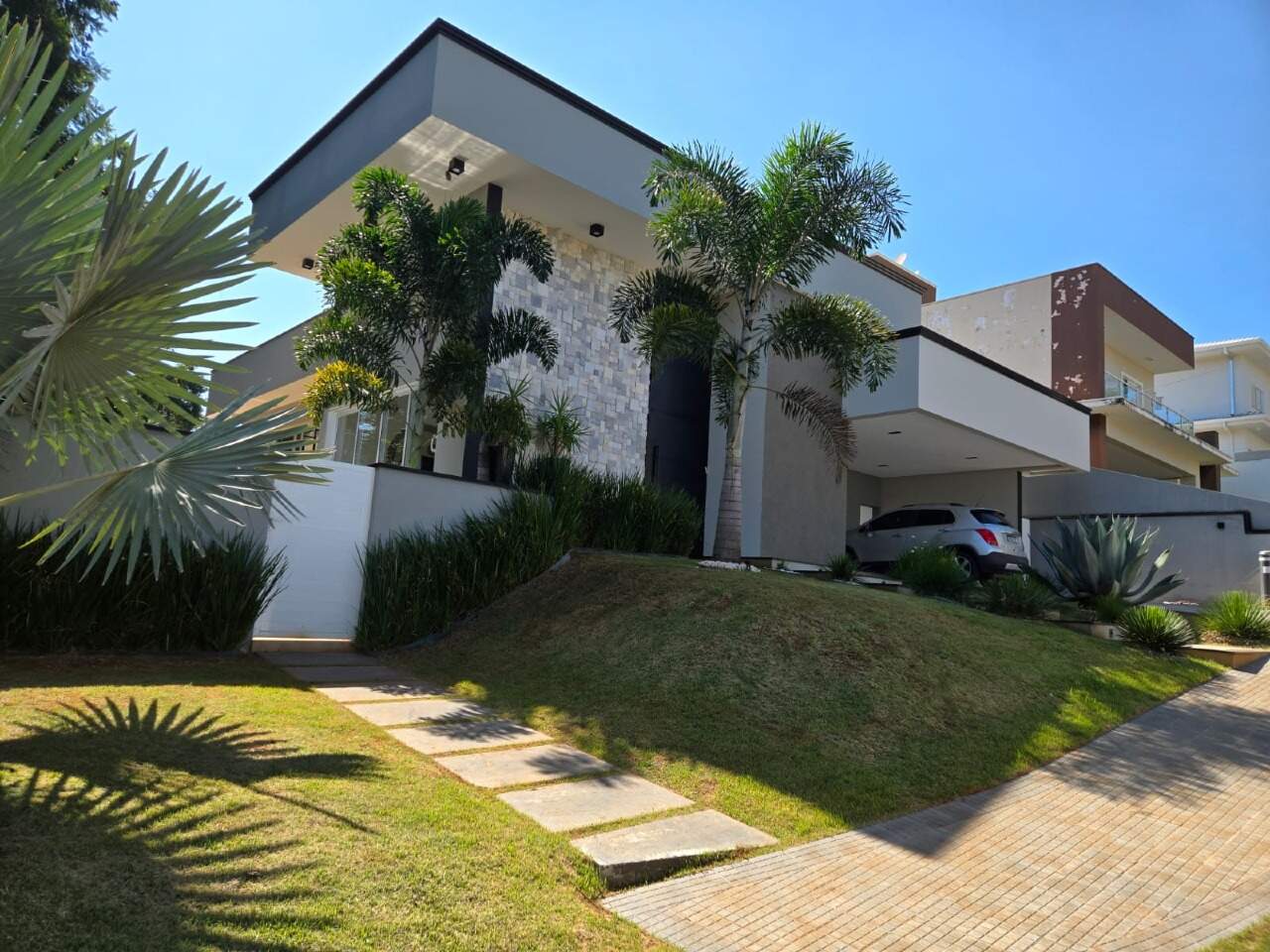Casa em condomínio à venda no Flora Ville: 