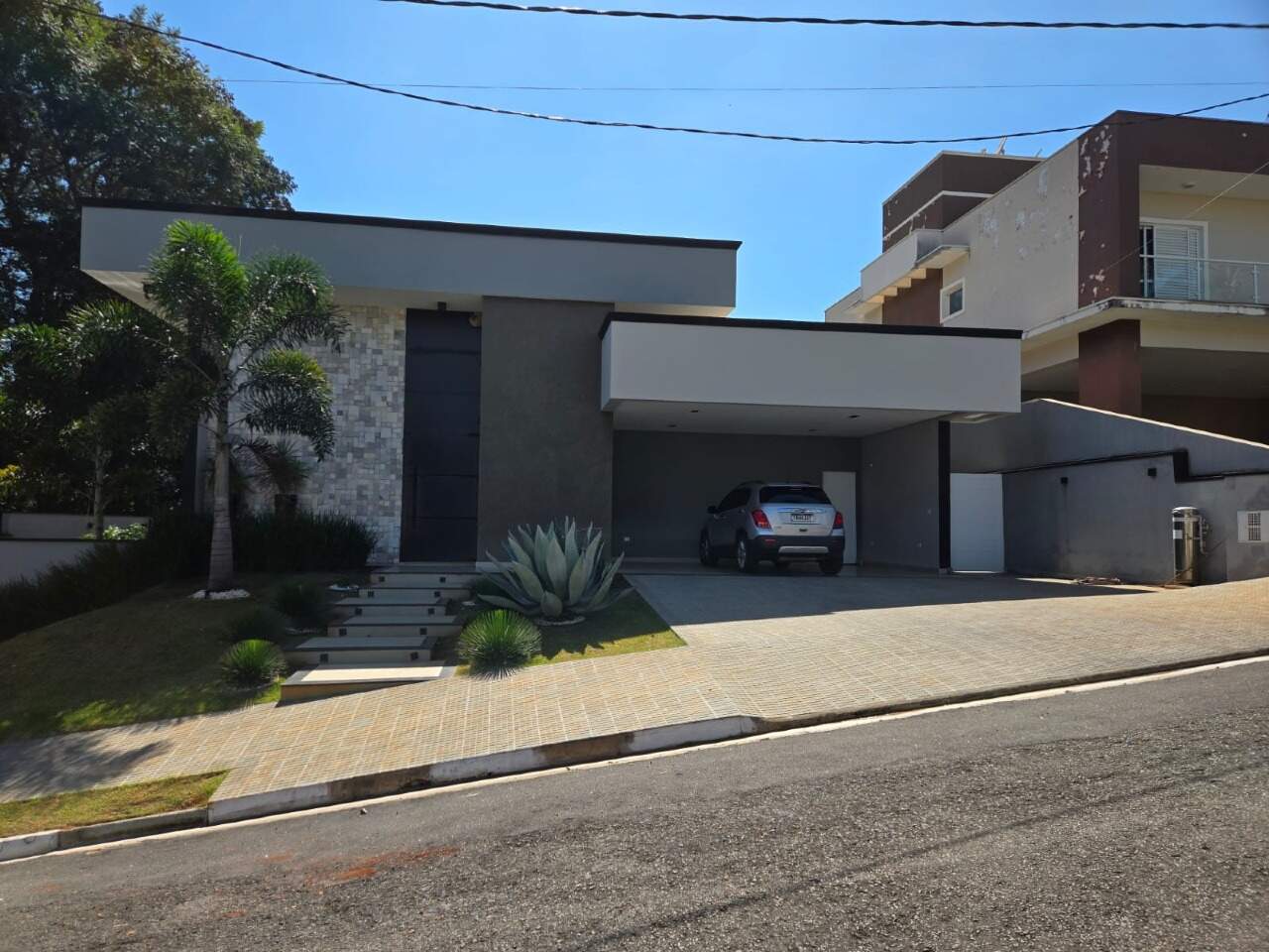 Casa em condomínio à venda no Flora Ville: 
