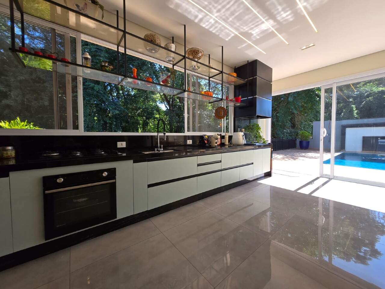 Casa em condomínio à venda no Flora Ville: 
