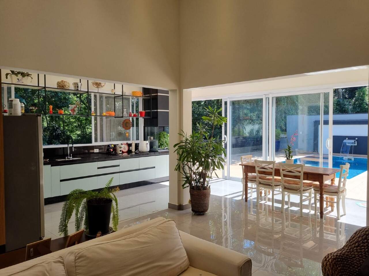 Casa em condomínio à venda no Flora Ville: 