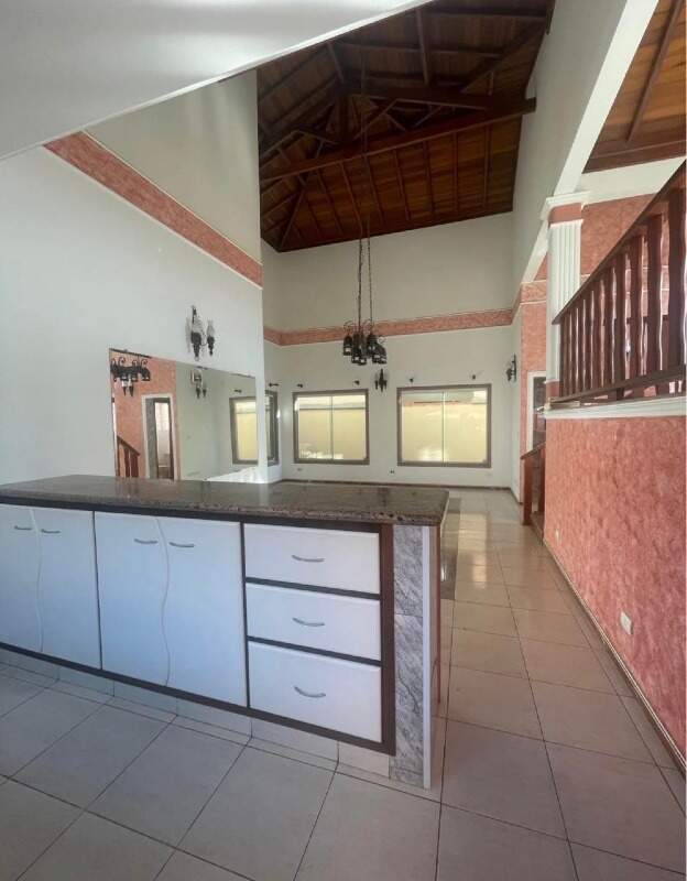 Casa em condomínio à venda no Portal dos Pássaros I: 