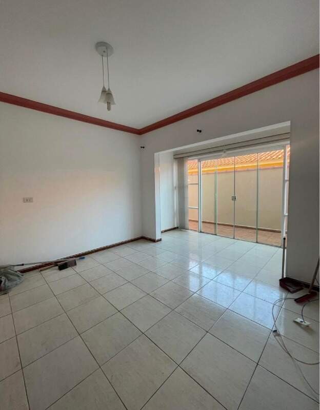 Casa em condomínio à venda no Portal dos Pássaros I: 
