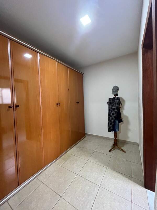 Casa em condomínio à venda no Flora Ville: 