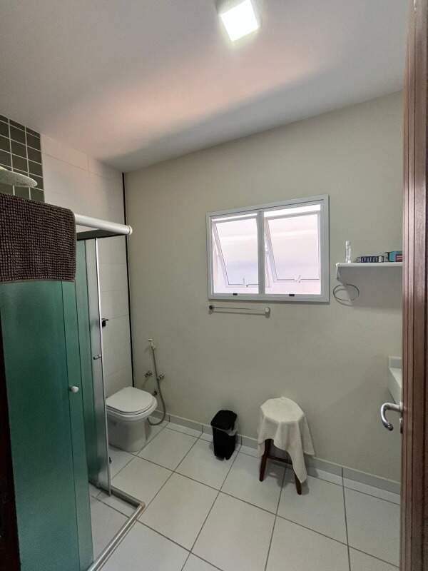 Casa em condomínio à venda no Flora Ville: 