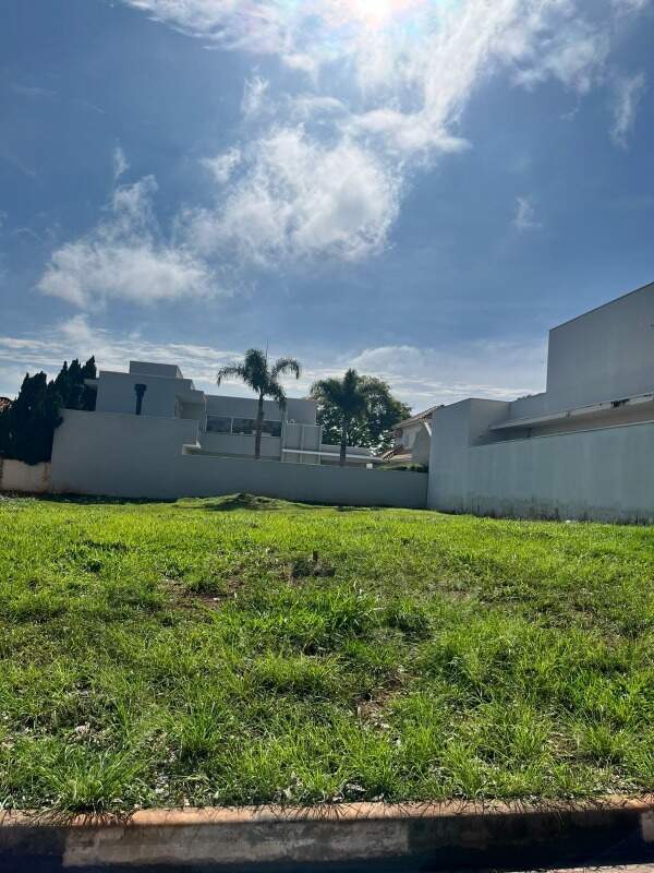Terreno à venda no Flora Ville: 
