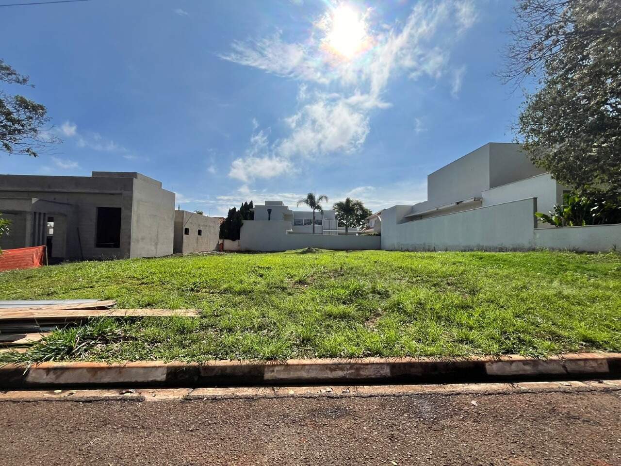 Terreno à venda no Flora Ville: 