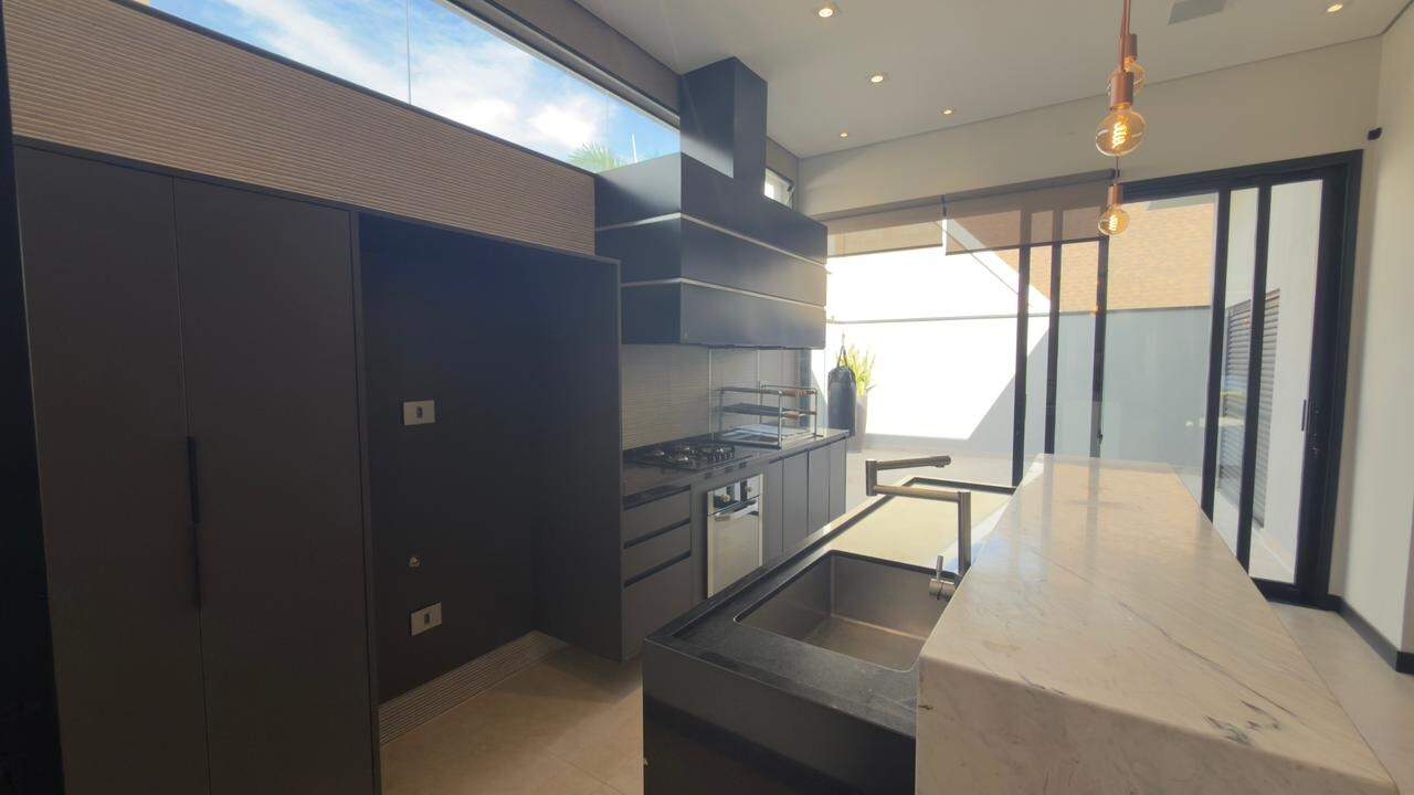 Casa em condomínio à venda no Portal Ville Gardênia: 