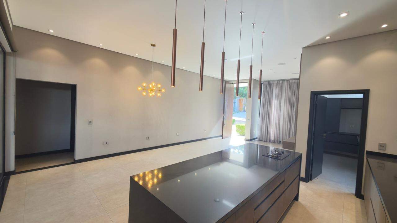 Casa em condomínio à venda no Portal Ville Gardênia: 