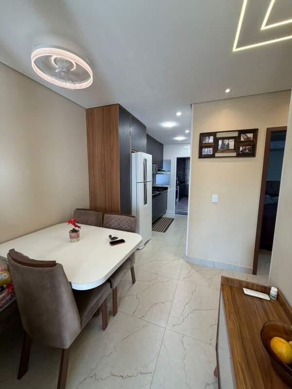 Casa em condomínio à venda no Flora Ville: 